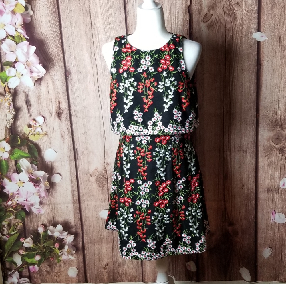 Gianni Bini Tobie floral embroidered dres…